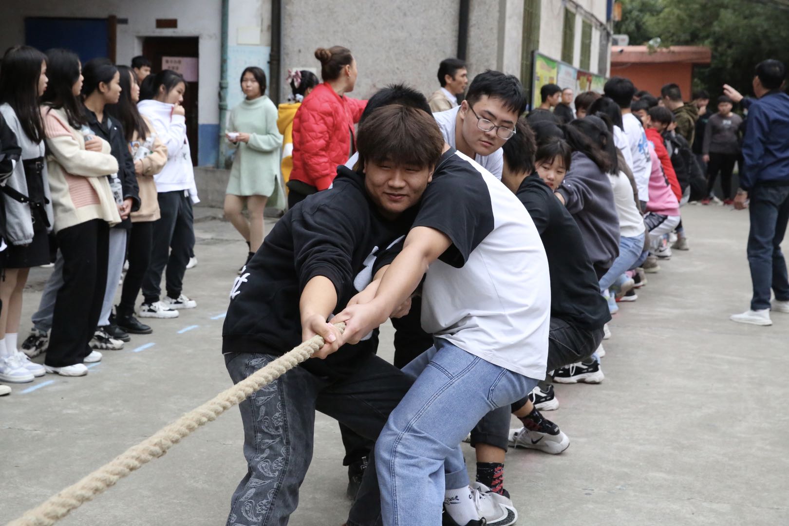 邵陽市華龍中學(xué),邵陽中學(xué)教育,高中教育,師資雄厚,名優(yōu)教師